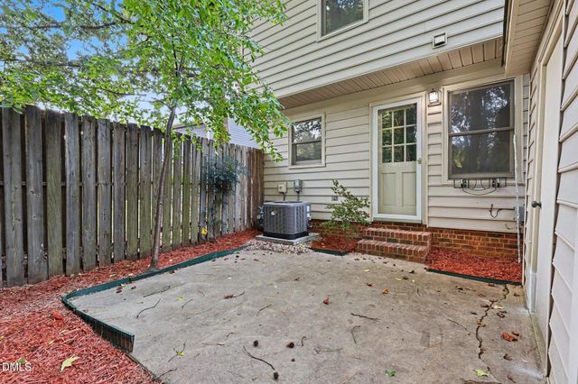 5617 Hamstead Crossing, Raleigh, NC 27612