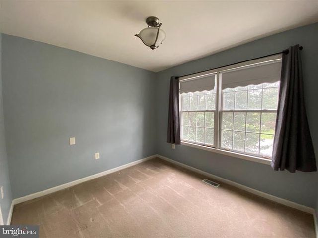 211 MORNINGSIDE DR, Falling Waters, WV 25419