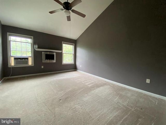 211 MORNINGSIDE DR, Falling Waters, WV 25419