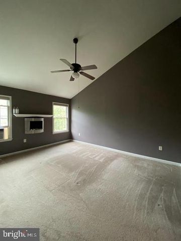 211 MORNINGSIDE DR, Falling Waters, WV 25419