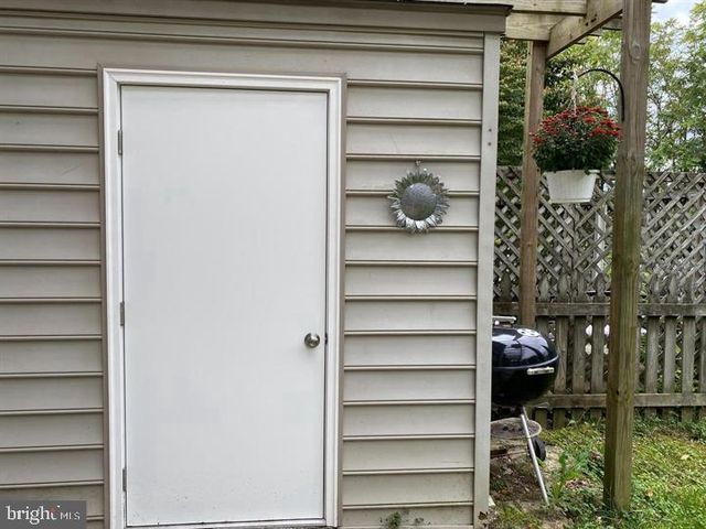 211 MORNINGSIDE DR, Falling Waters, WV 25419