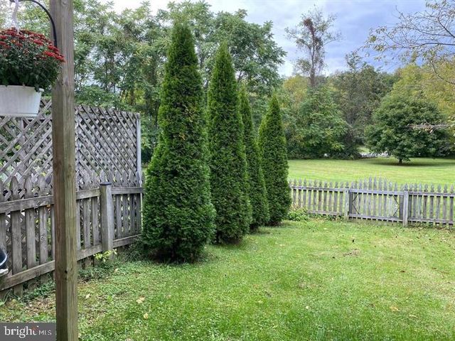 211 MORNINGSIDE DR, Falling Waters, WV 25419