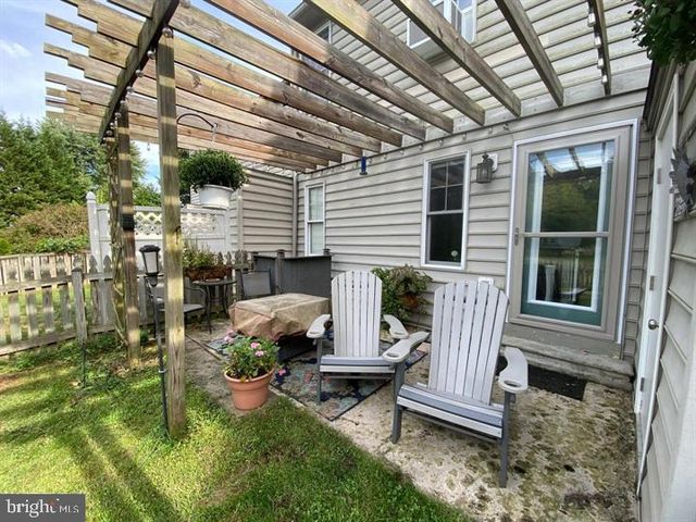 211 MORNINGSIDE DR, Falling Waters, WV 25419