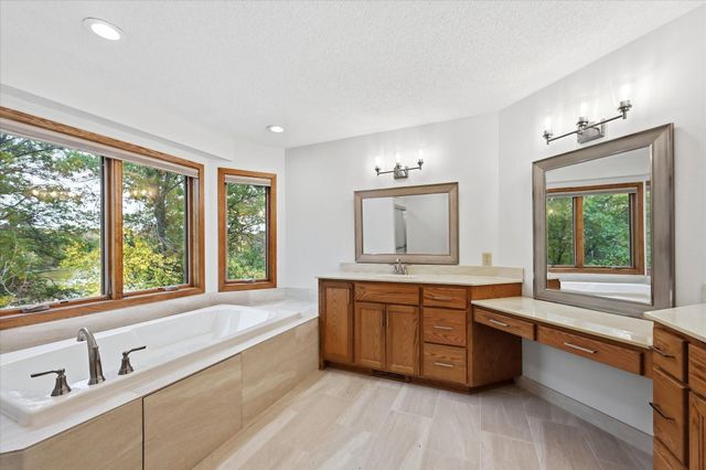 12888 S Robert Trail, Rosemount, MN 55068