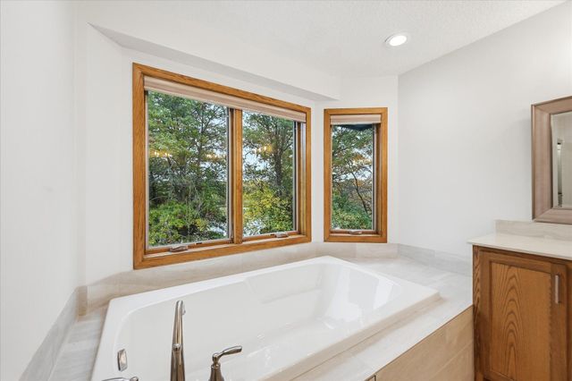 12888 S Robert Trail, Rosemount, MN 55068