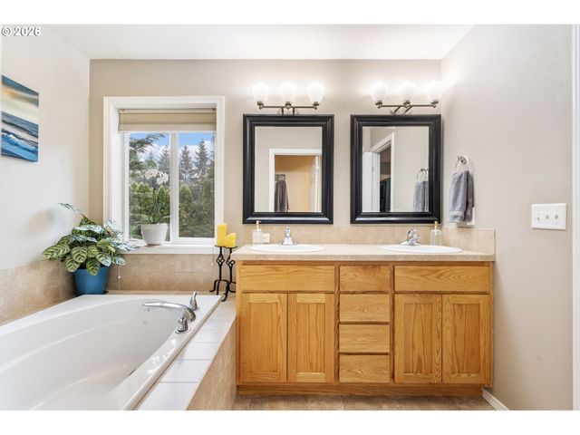 9613 Ne 157TH Ave, Vancouver, WA 98682