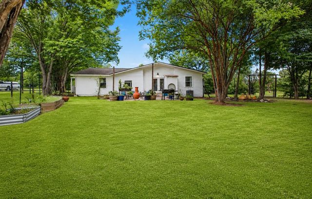 232 Fm 2628 Road, Huntsville, TX 77320