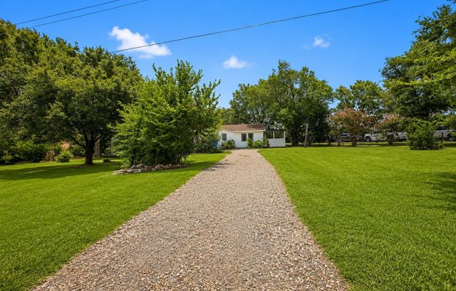 232 Fm 2628 Road, Huntsville, TX 77320
