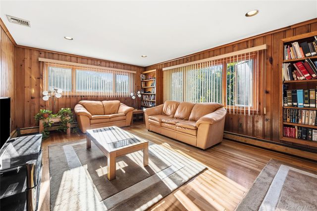 14 Sunview Drive, Glen Cove, NY 11542