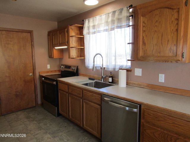 15 Juniper Way, Yerington, NV 89447