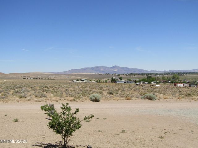 15 Juniper Way, Yerington, NV 89447