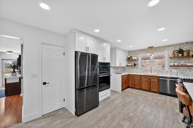 14327 Lakeshore Drive, Sterling Heights, MI 48313