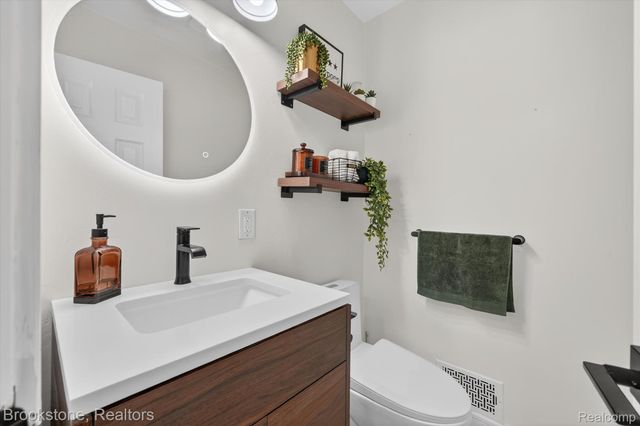 14327 Lakeshore Drive, Sterling Heights, MI 48313