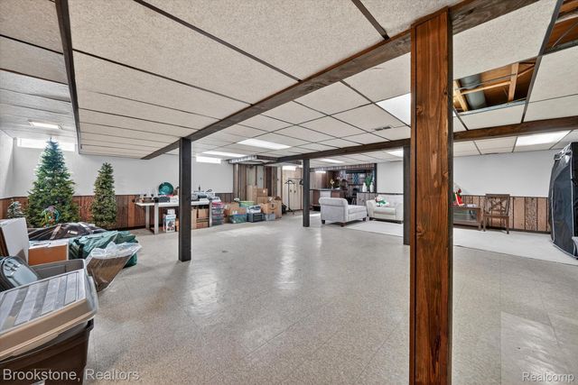 14327 Lakeshore Drive, Sterling Heights, MI 48313