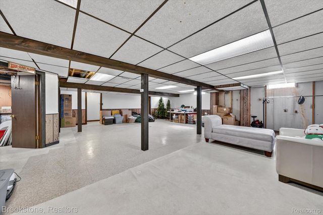 14327 Lakeshore Drive, Sterling Heights, MI 48313