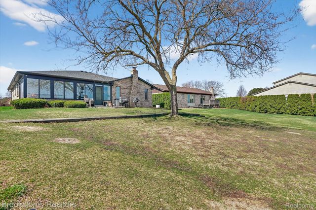 14327 Lakeshore Drive, Sterling Heights, MI 48313