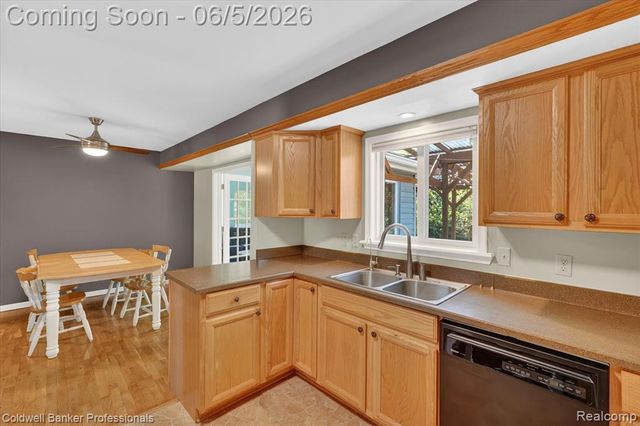 6076 Wild Turkey Road, Grand Blanc, MI 48439