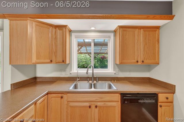 6076 Wild Turkey Road, Grand Blanc, MI 48439