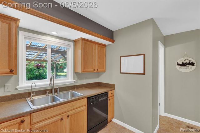 6076 Wild Turkey Road, Grand Blanc, MI 48439