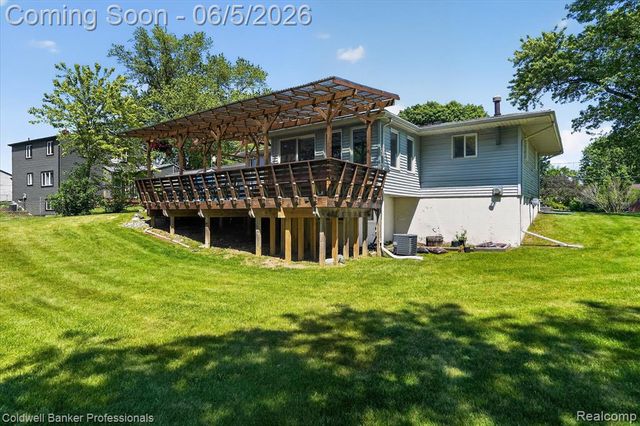 6076 Wild Turkey Road, Grand Blanc, MI 48439
