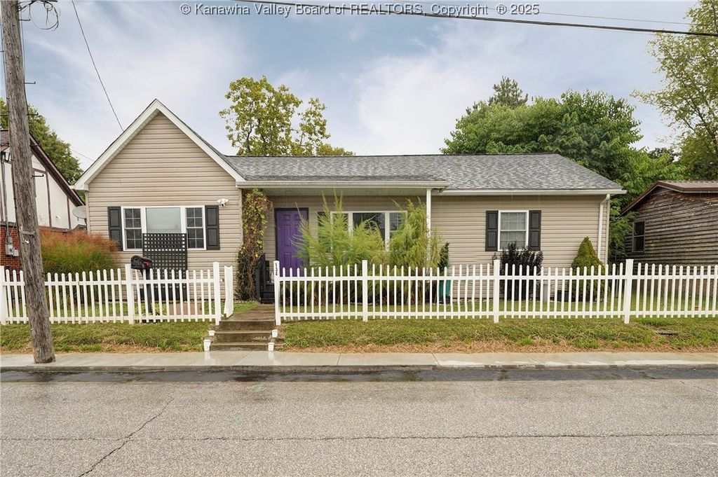 134 Taylor Street, Hurricane, WV 25526
