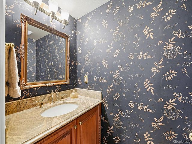 7518 S Willow Cir, Centennial, CO 80112