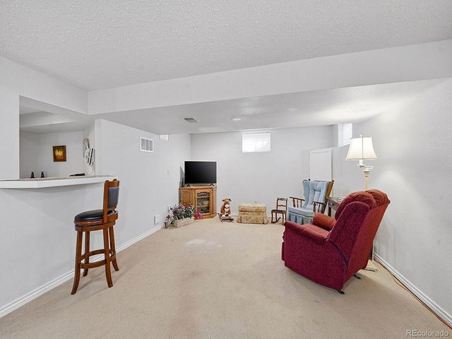 7518 S Willow Cir, Centennial, CO 80112