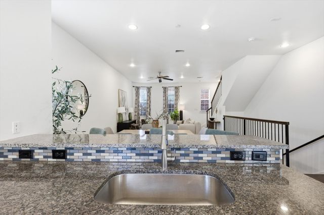 3200 Ross Avenue 28, Dallas, TX 75204