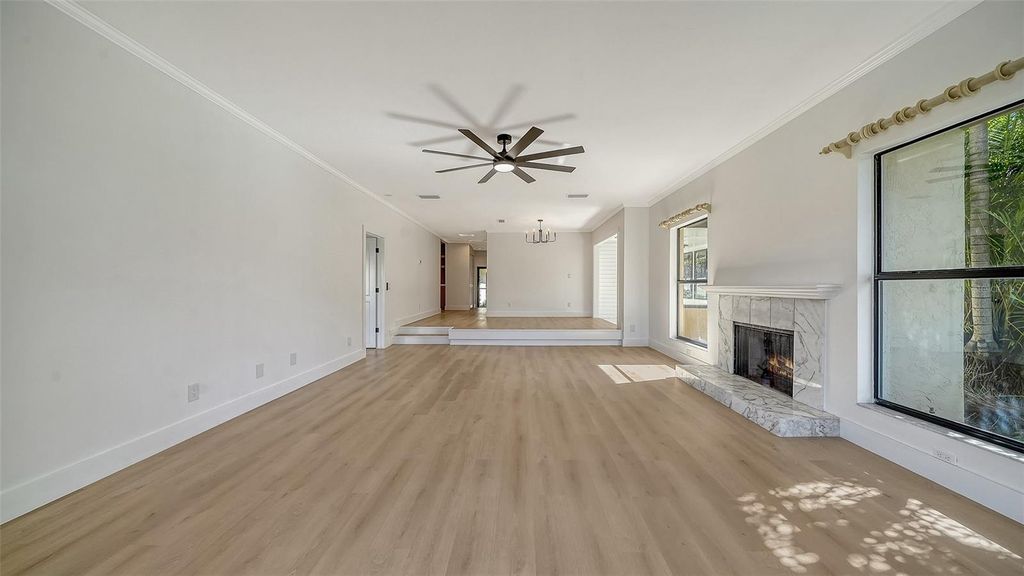 Image 11 of property listing at 5039 KESTRAL PARK 67, Sarasota, FL 34231