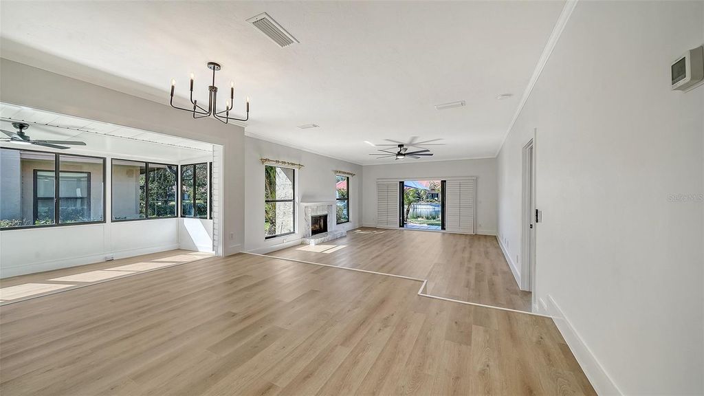 Image 12 of property listing at 5039 KESTRAL PARK 67, Sarasota, FL 34231