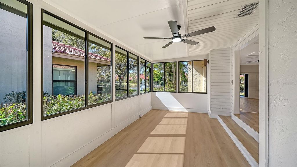 Image 19 of property listing at 5039 KESTRAL PARK 67, Sarasota, FL 34231