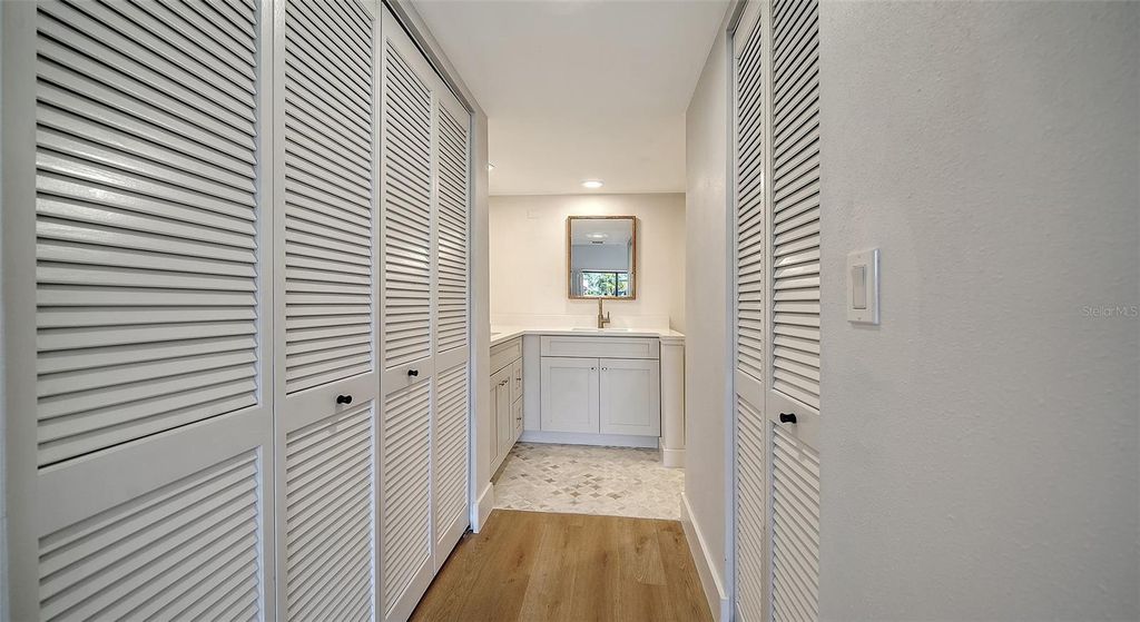 Image 23 of property listing at 5039 KESTRAL PARK 67, Sarasota, FL 34231