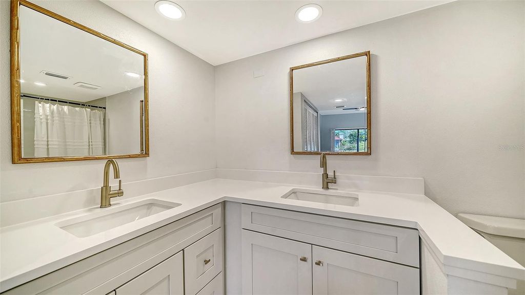 Image 24 of property listing at 5039 KESTRAL PARK 67, Sarasota, FL 34231