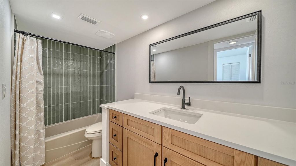 Image 28 of property listing at 5039 KESTRAL PARK 67, Sarasota, FL 34231