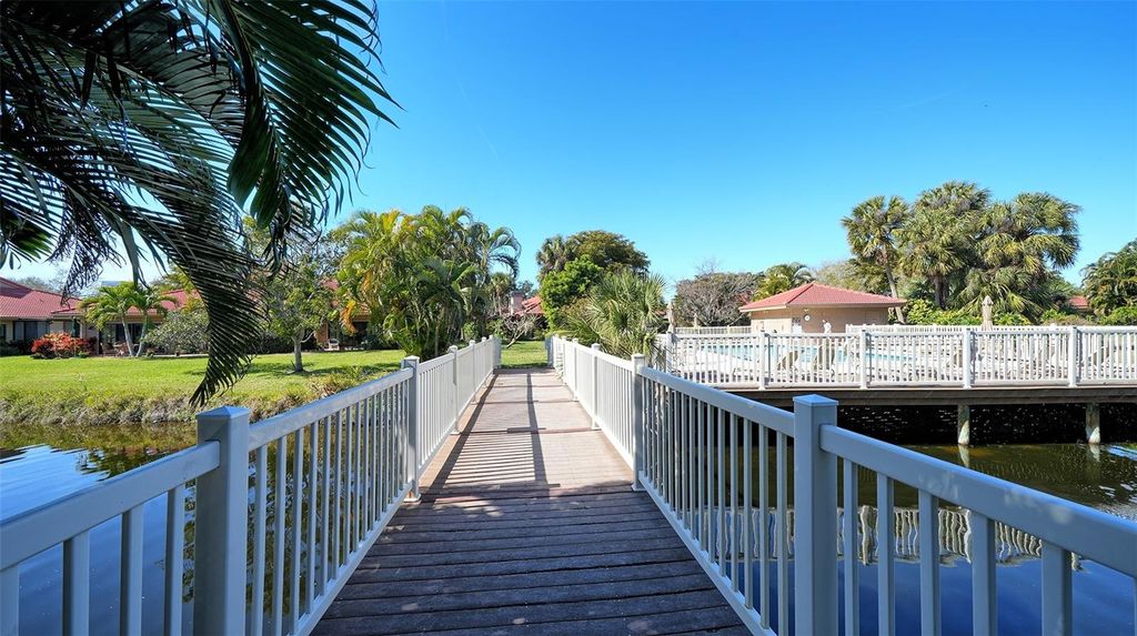 Image 35 of property listing at 5039 KESTRAL PARK 67, Sarasota, FL 34231