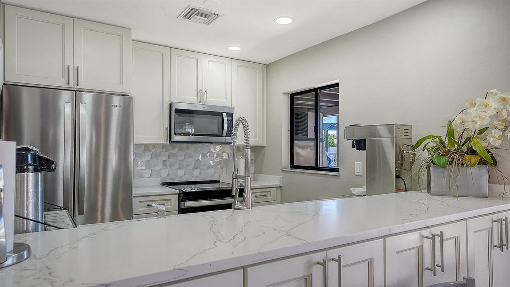 Image 52 of property listing at 5039 KESTRAL PARK 67, Sarasota, FL 34231