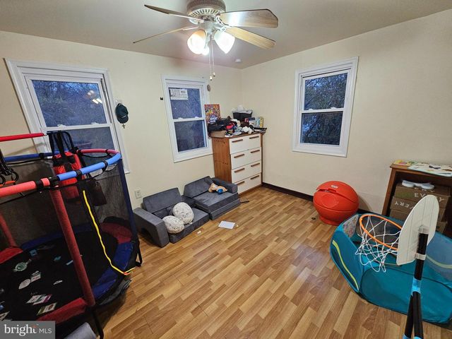 1533 E EMMAUS AVE, Allentown, PA 18103