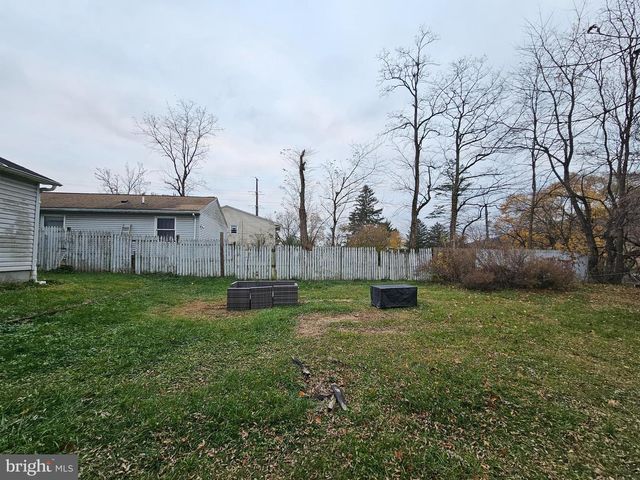 1533 E EMMAUS AVE, Allentown, PA 18103