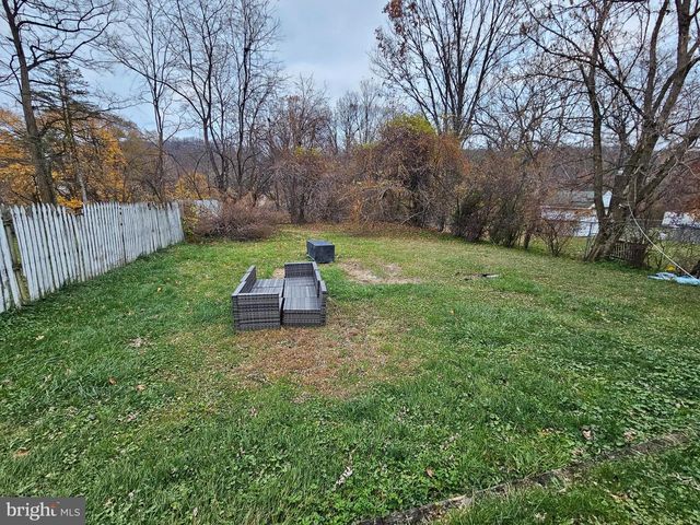 1533 E EMMAUS AVE, Allentown, PA 18103