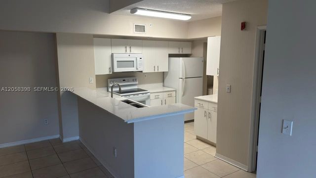 2600 S University Dr 325, Davie, FL 33328