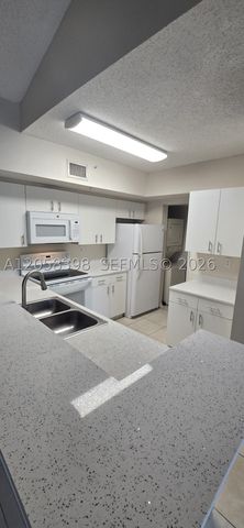 2600 S University Dr 325, Davie, FL 33328