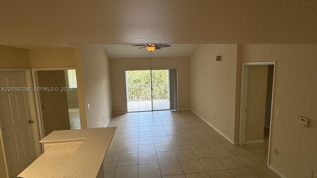2600 S University Dr 325, Davie, FL 33328