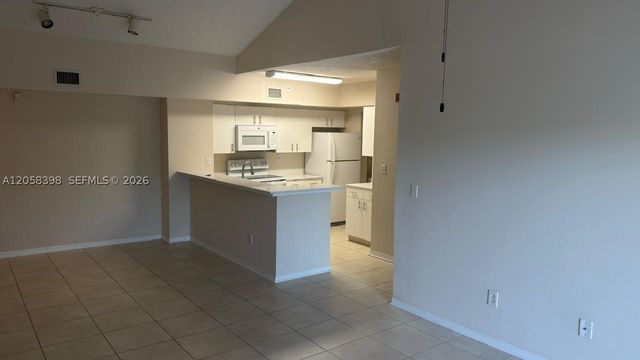 2600 S University Dr 325, Davie, FL 33328