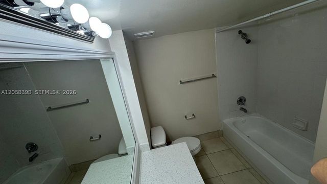 2600 S University Dr 325, Davie, FL 33328