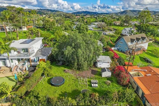 541 Rudd Road, Vista, CA 92084