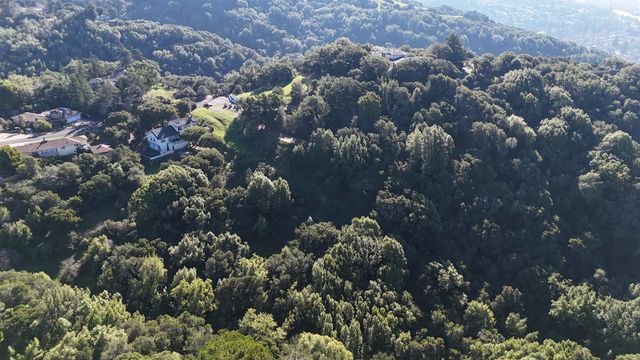 11275 Kerrigan Dr, Oakland, CA 94605