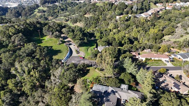 11275 Kerrigan Dr, Oakland, CA 94605