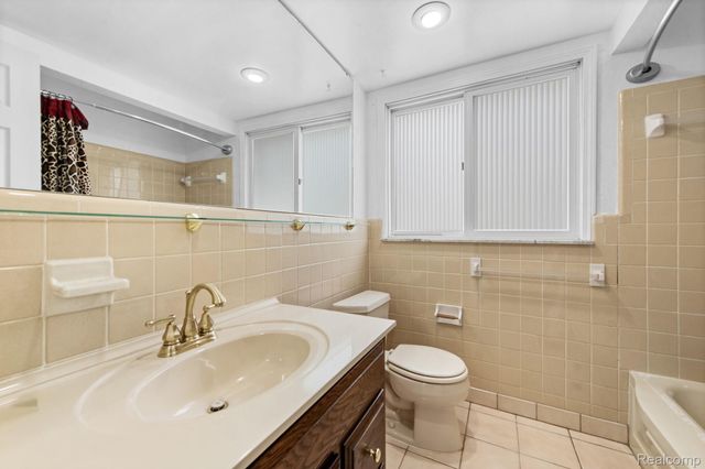 14188 Ramblewood Street, Livonia, MI 48154