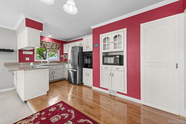 14188 Ramblewood Street, Livonia, MI 48154