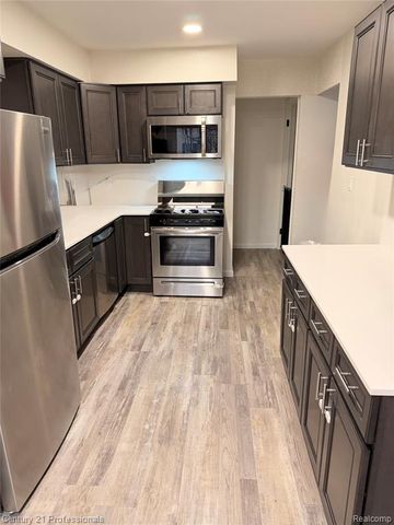 8526 Hampshire Drive, Sterling Heights, MI 48313